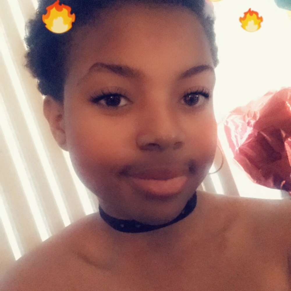 Meet your Posher, Monique